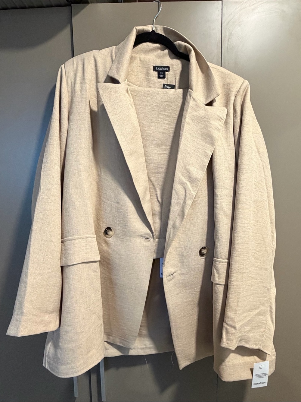 Boohoo Beige Relaxed Double-Button Blazer